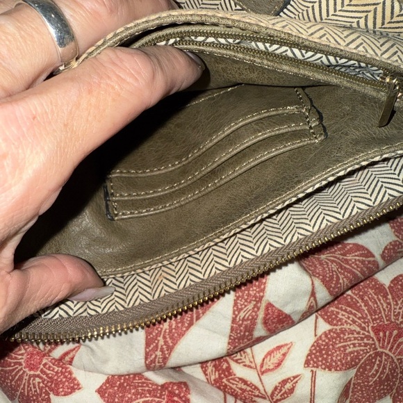 Chic Olive Crossbody Bag - Picture 6 of 9